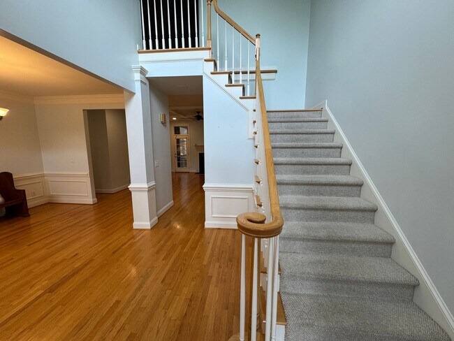 Building Photo - Available to Show