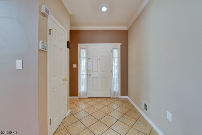 Building Photo - 5 Marco Polo Ct