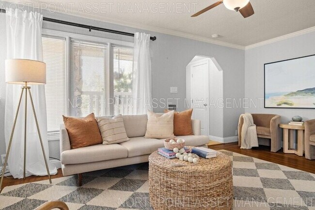 Building Photo - Welcome to this stunning 4-bedroom, 2-bath...