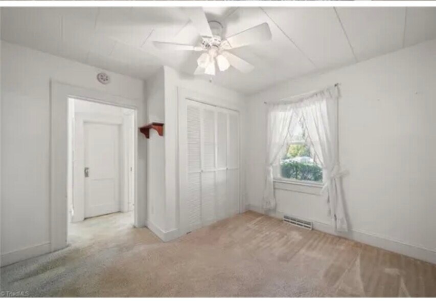 Building Photo - 103 Southview Dr