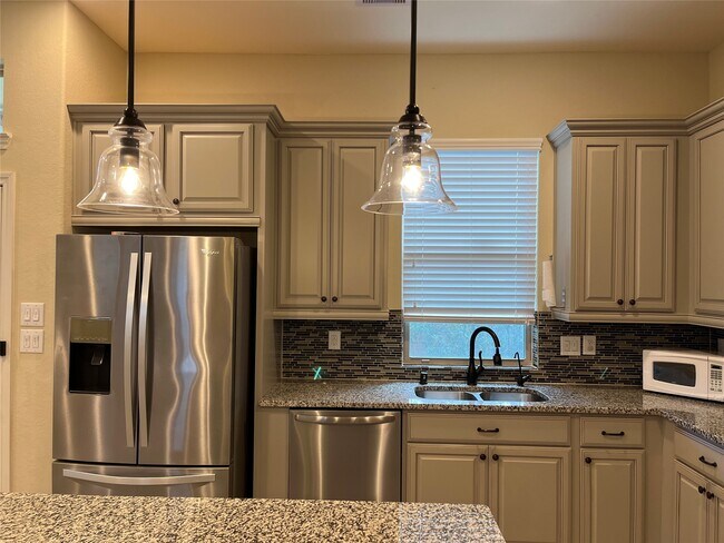 Building Photo - 12250 La Strada St