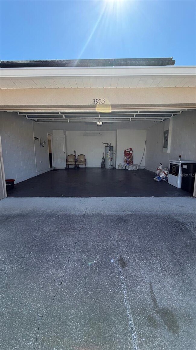 Building Photo - 3923 Blackberry Cir