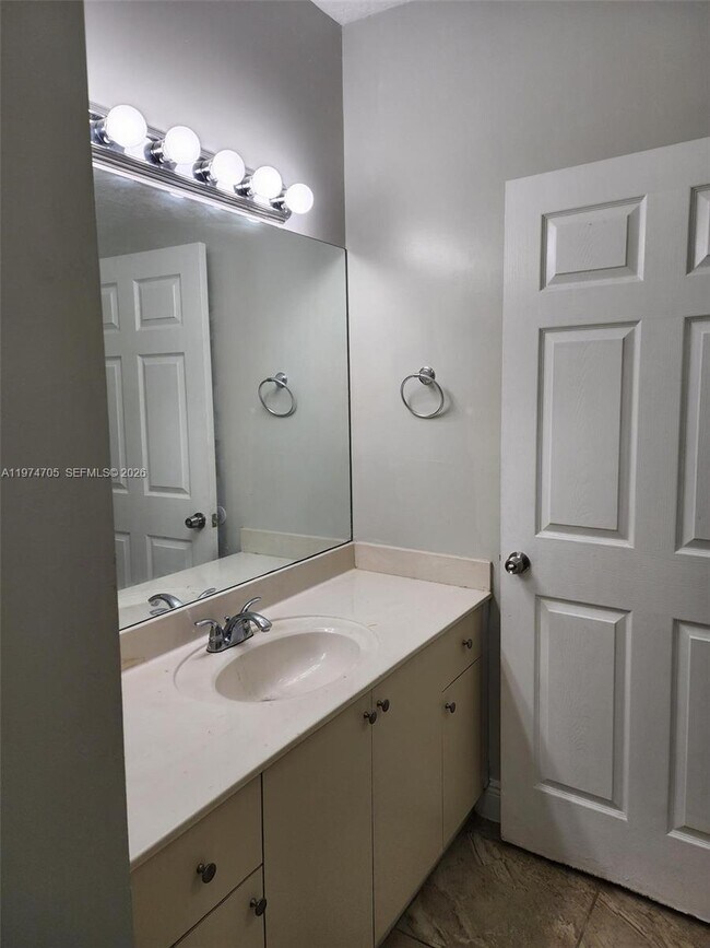 Building Photo - 1231 NE 32nd Ave