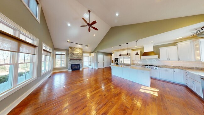 Building Photo - Beautiful county home, ranch with extra bu...