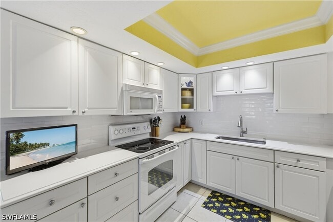 Building Photo - 341 3rd Ave S