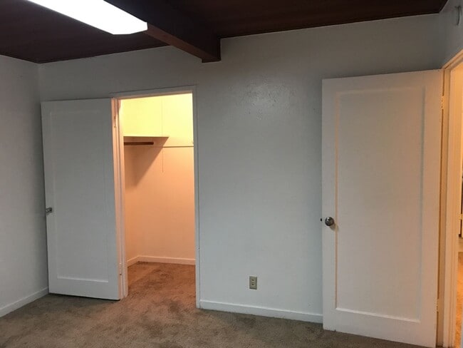 Building Photo - 2 bedroom in Central Davis available for J...