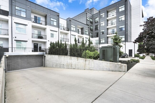 Building Photo - 1125 10th Ave N