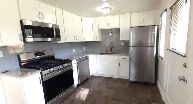 Building Photo - 3Bd/1Ba Seattle House