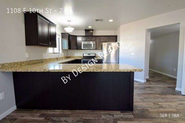 Building Photo - Modern 3 Bed 3 Bath - Less than 1 Mile to ...