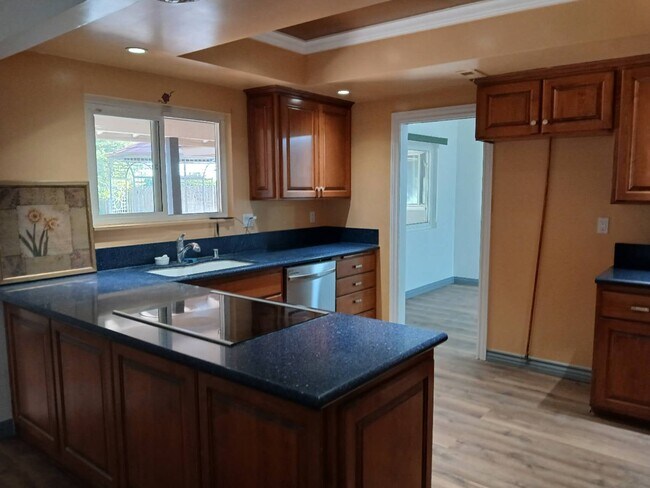 Building Photo - 444 Redlands Ave