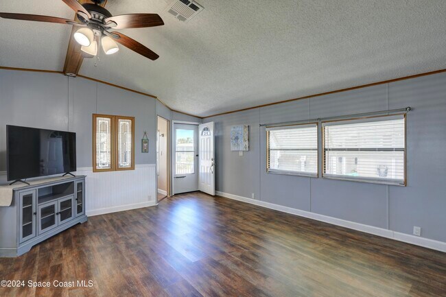 Building Photo - 561 Dolphin Cir