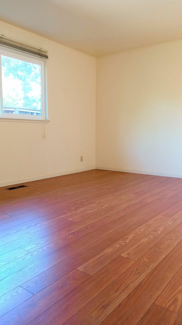 Building Photo - Charming 2bd Duplex With Private Yard & Garage