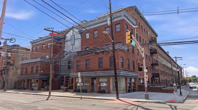 Building Photo - 357 Varick St