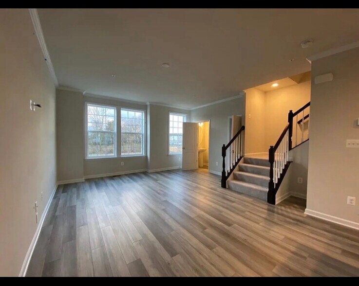 Building Photo - 3011 Osprey Way N