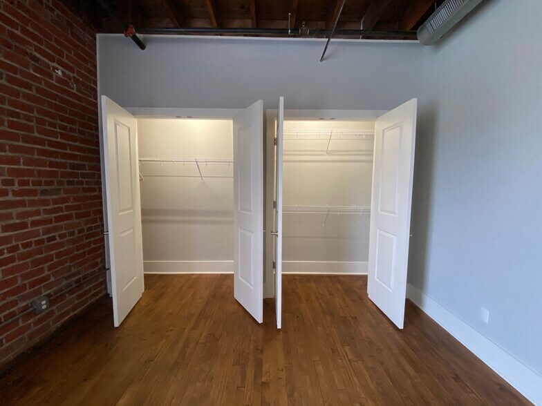 Guest Bedroom Closets - 1200 Commerce St