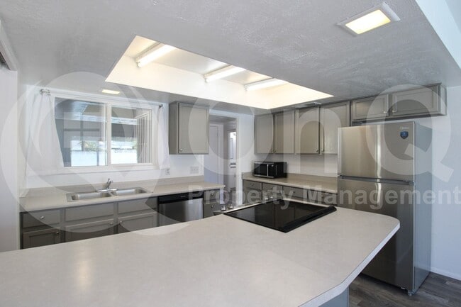 Building Photo - 124 E Minton Dr
