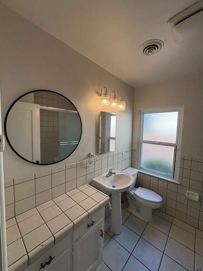 Building Photo - Charming home located in Beverly Glenn Rent Ready!