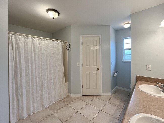 Building Photo - 1304 Pine Hill Cir