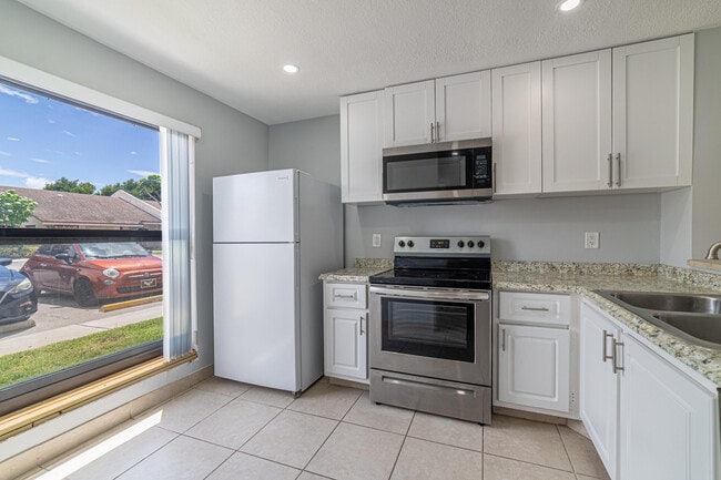Building Photo - 2720 S Oakland Forest Dr