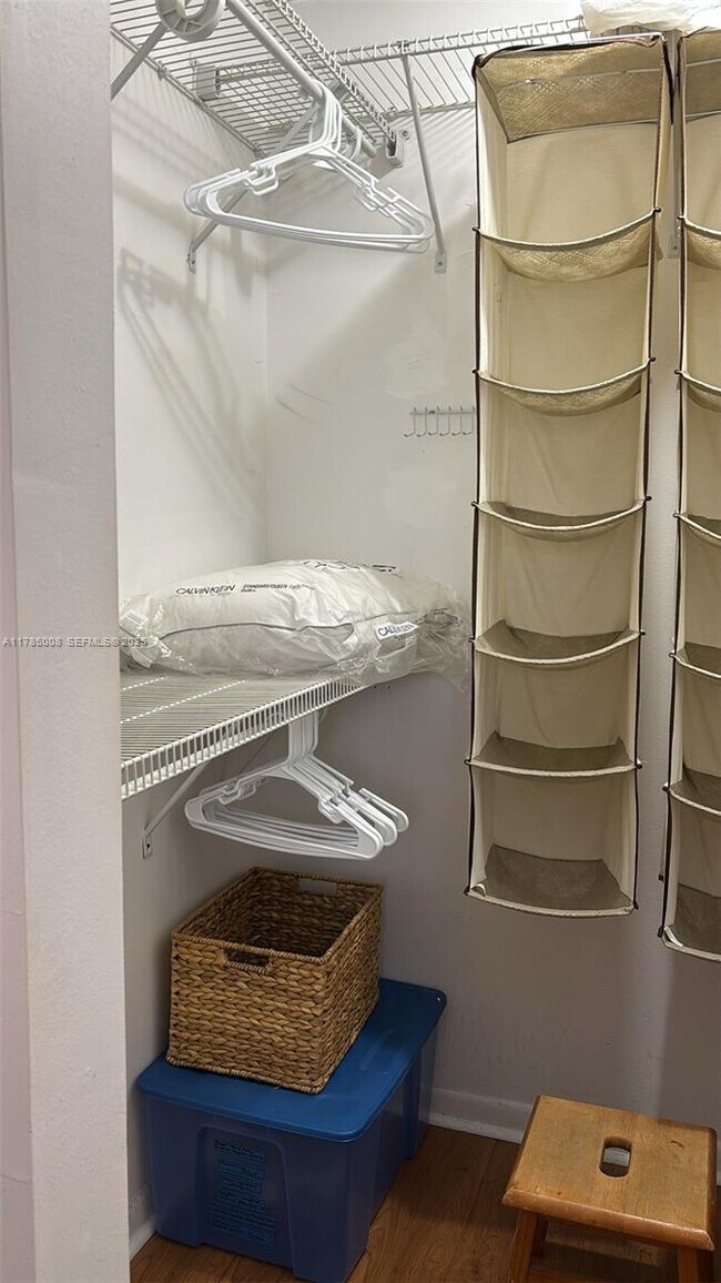 Building Photo - 14211 N Kendall Dr