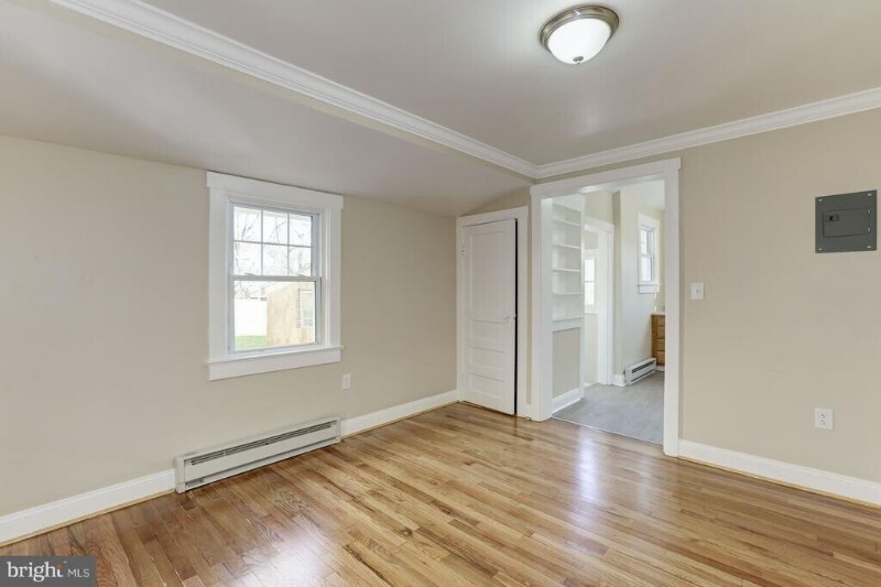 Building Photo - 811 Thayer Ave