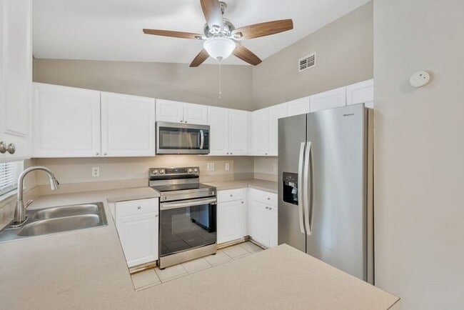 Building Photo - 3Br 2BA Home in Brandon, FL - New Paint and Carpet