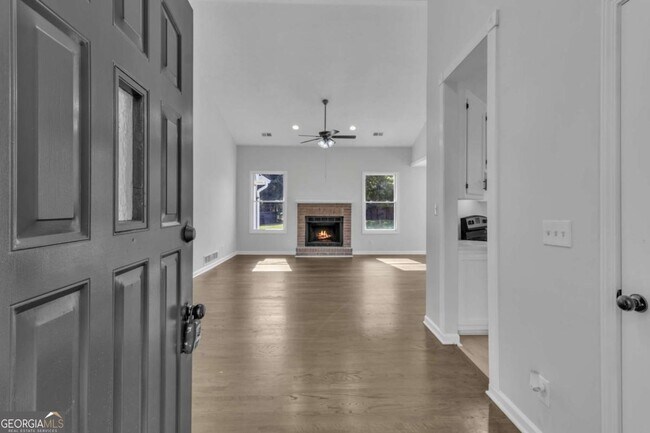 Building Photo - 250 Meadow View Dr