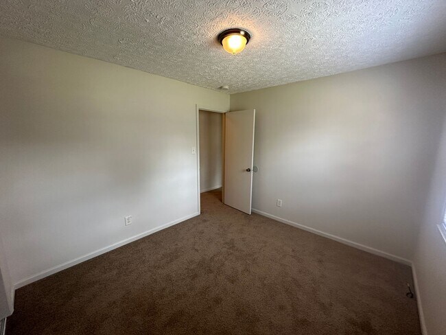 Building Photo - 6517 Portsmouth Dr