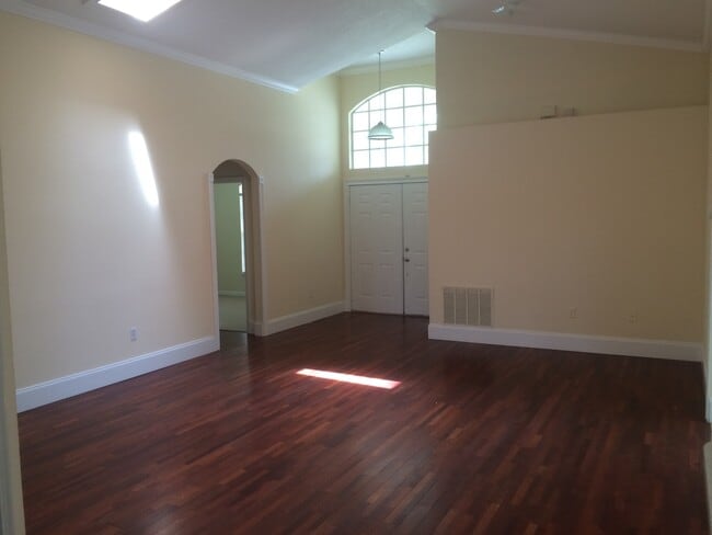 Building Photo - 3 Bedroom/2 Bathroom Beautiful Home in Kis...