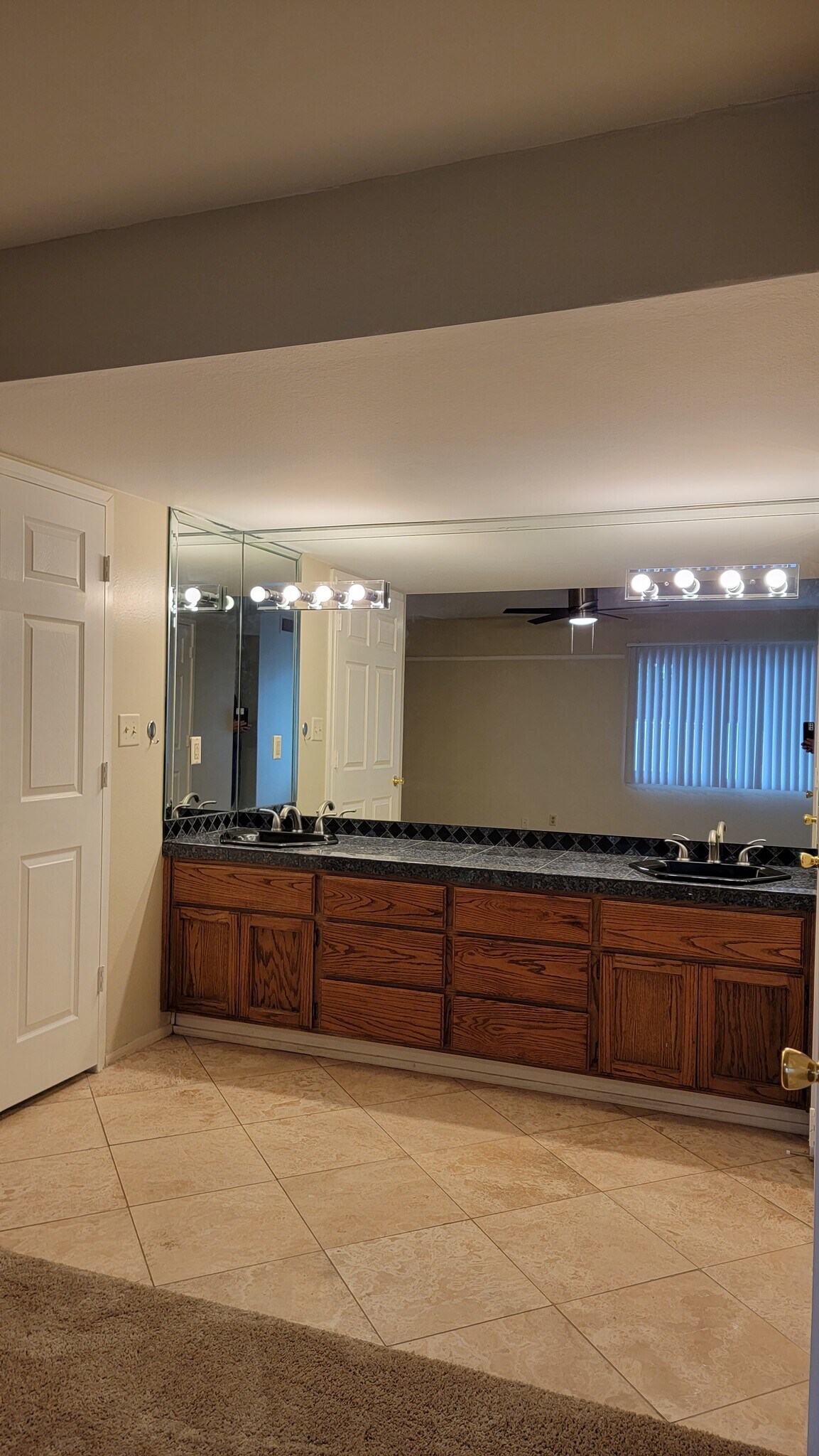 Building Photo - 1328 E Hermosa Dr