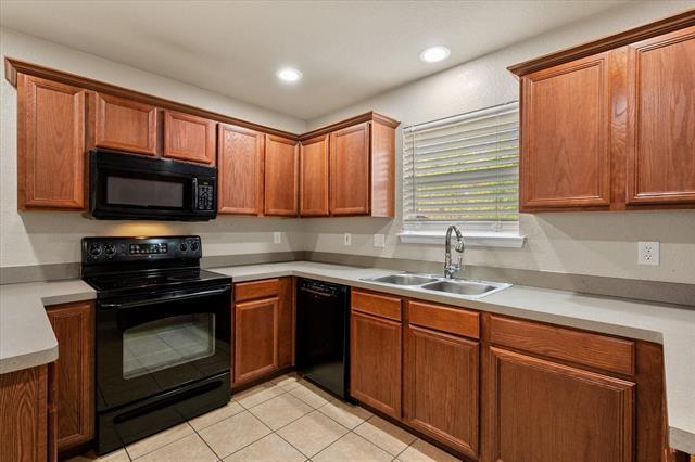 Building Photo - 1513 Millbrook Dr