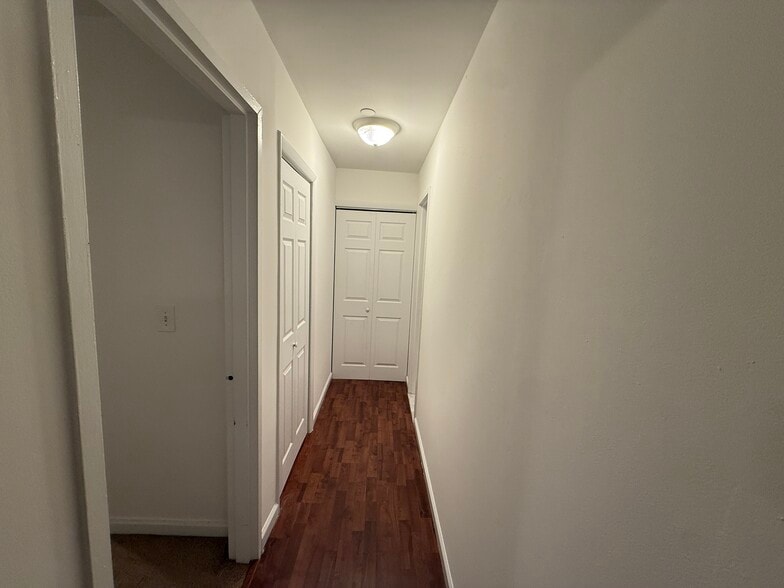 Building Photo - 208 Undercliff Ave