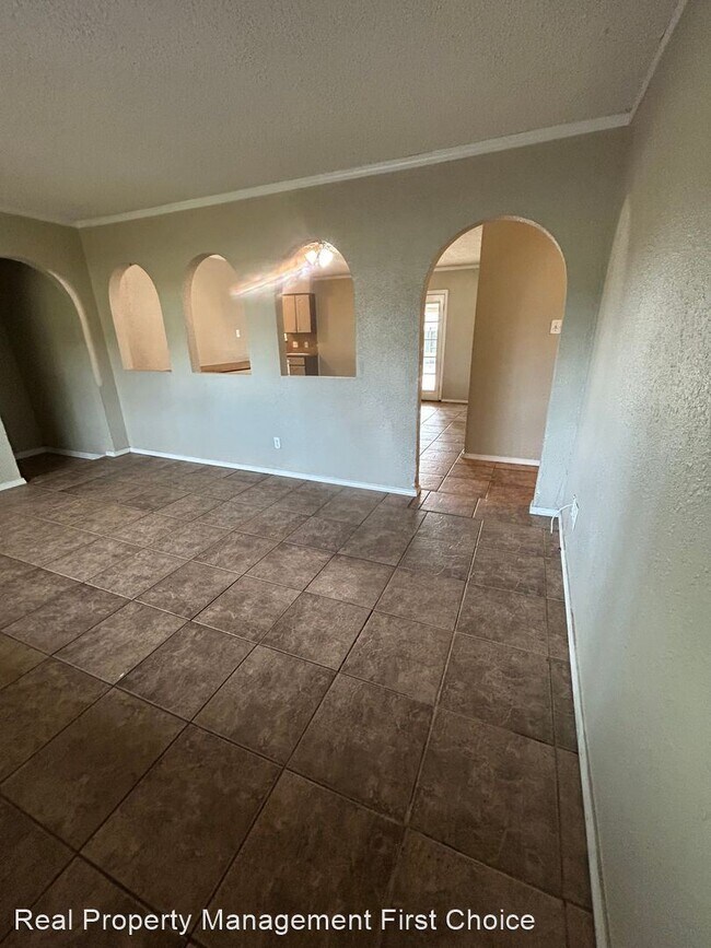 Building Photo - 3 br, 1 bath House - 905 W Denver