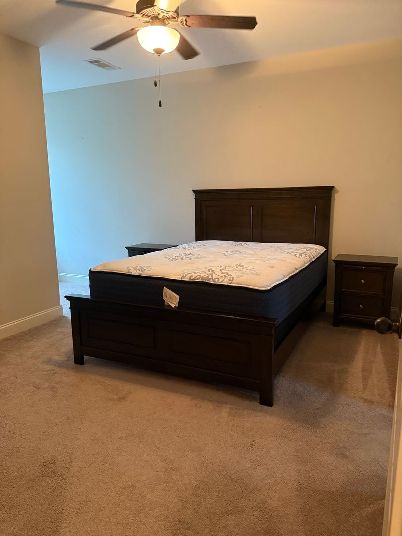 Building Photo - Eagle Ridge Townhome - Furnished Unit - Op...