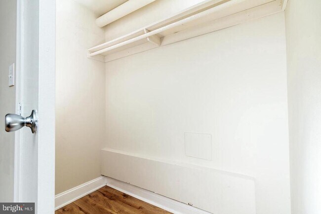 Building Photo - 10320 Westlake Dr