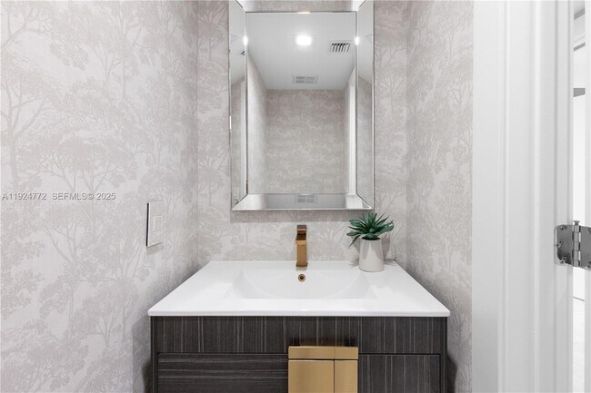 Building Photo - 2711 S Ocean Dr