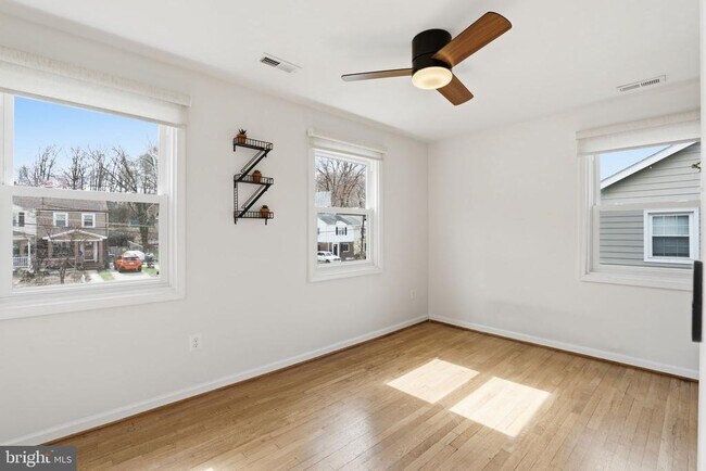 Building Photo - 2306 Riverview Terrace