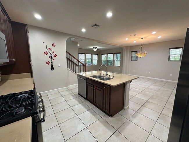 Building Photo - Beautiful 3 Bedroom, 2.5 Bath Mountain House Home
