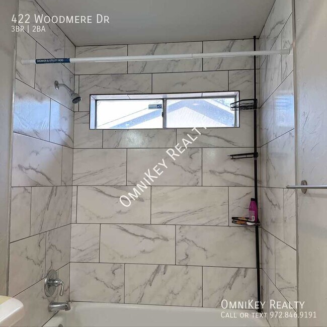 Building Photo - 422 Woodmere Dr