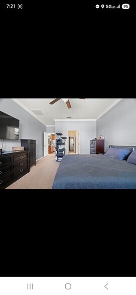 Master bedroom - 11656 Lake Blvd