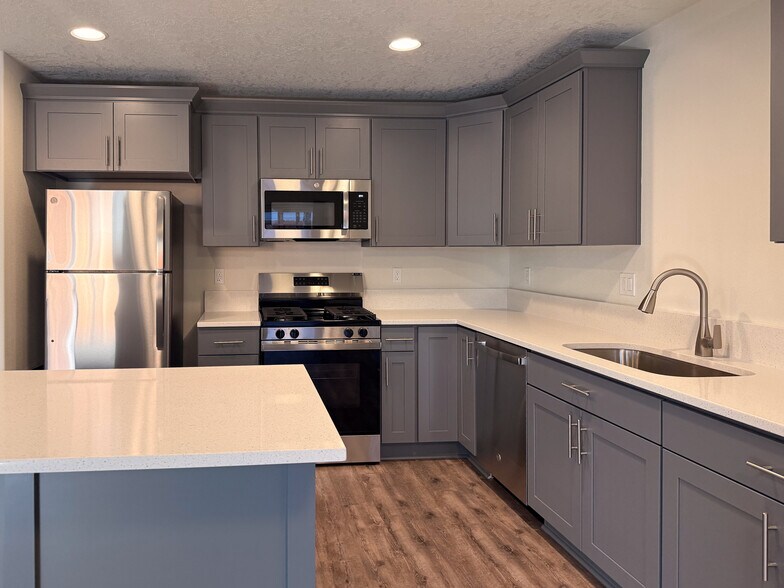 Building Photo - 507 NW Hillcrest Dr