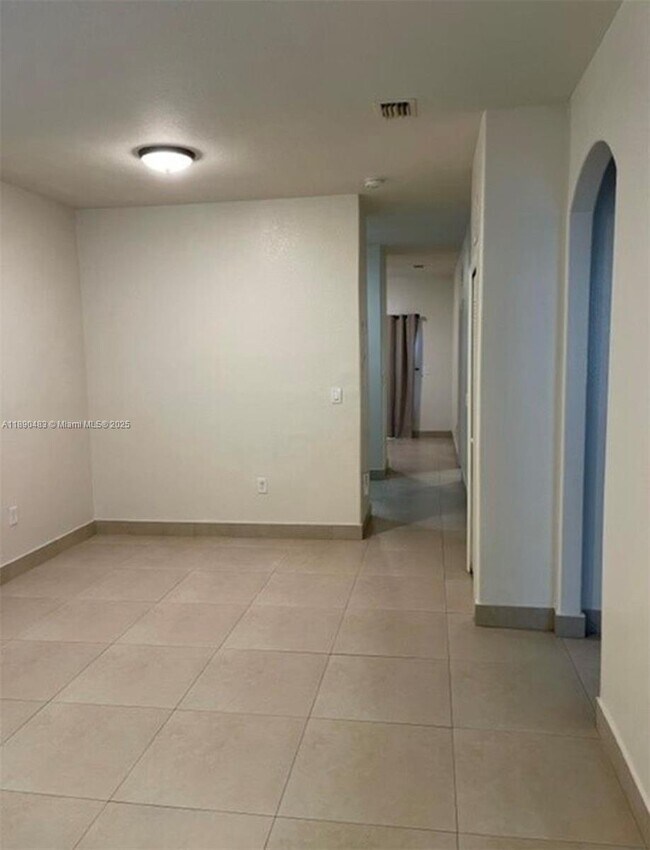 Building Photo - 1661 SE 29th Ct