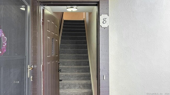 Building Photo - 8 Derby Ct