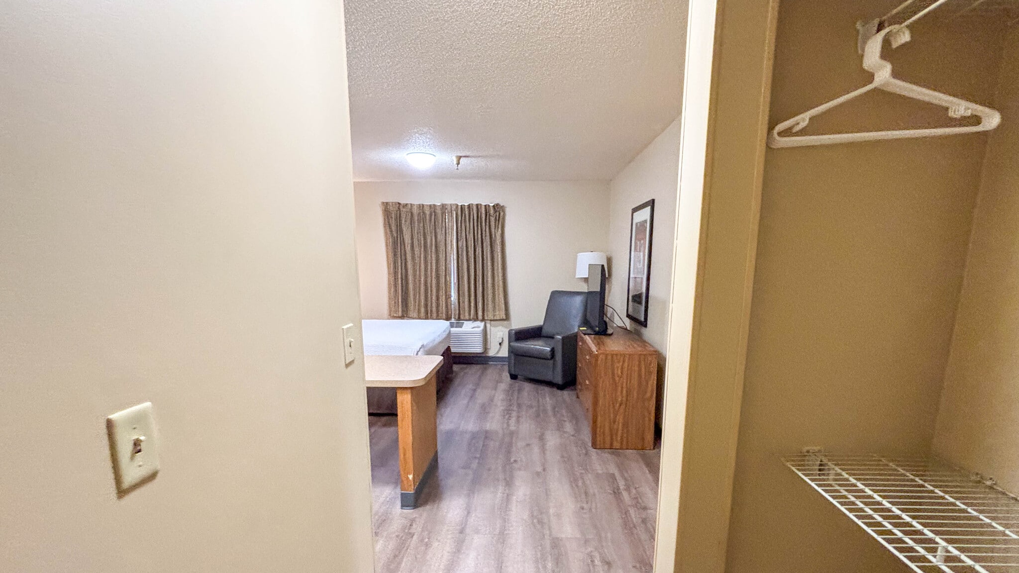 Building Photo - 530 Woods Lake Rd