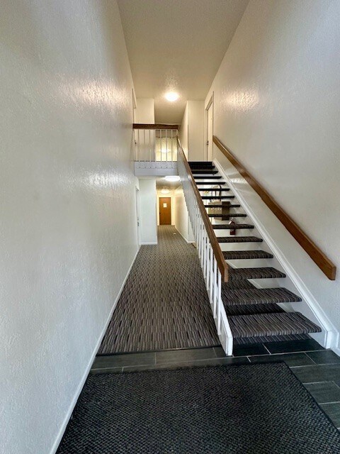 Building Photo - 2184 Hedgerow Road