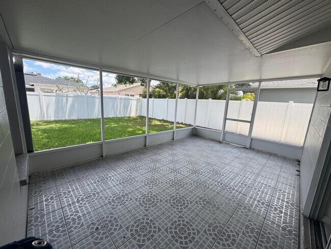 Building Photo - 3021 W Tampa Bay Blvd