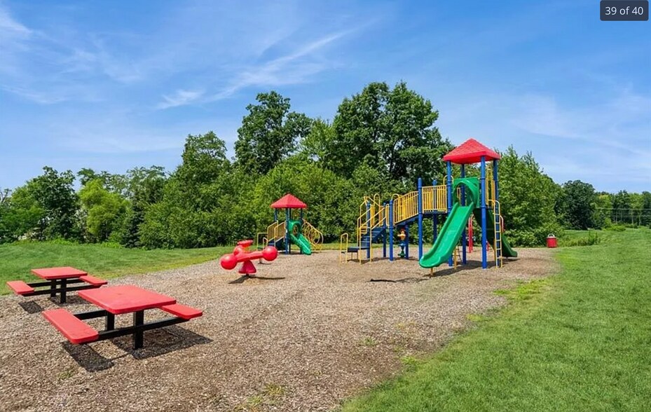 Building Photo - 2008 Hemlock Ln