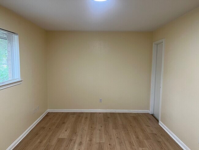 Building Photo - 3314 Kentwood Dr