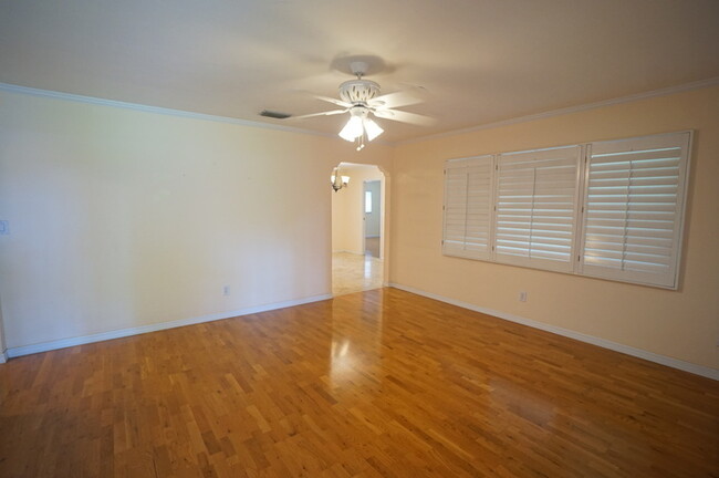 Building Photo - West Tampa Updated 3 Bed/ 2 Bath Home