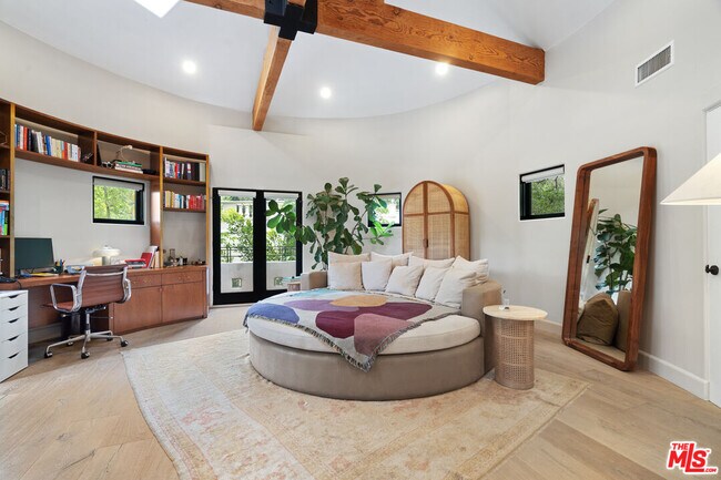 Building Photo - 2065 Watsonia Terrace